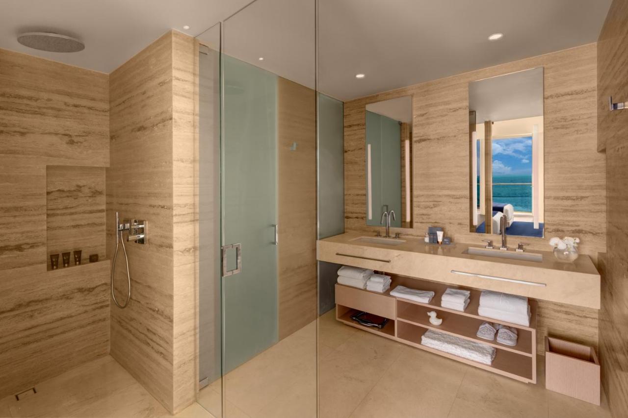 Deluxe One Bedroom Suite Ocean Front Double